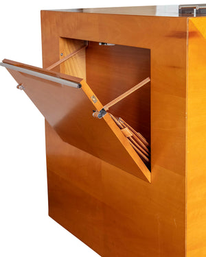 Mesa de despacho de madera de nogal modelo “Paralelas” de Treserra. 1988