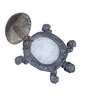 Cenicero de hierro fundido con forma de tortuga