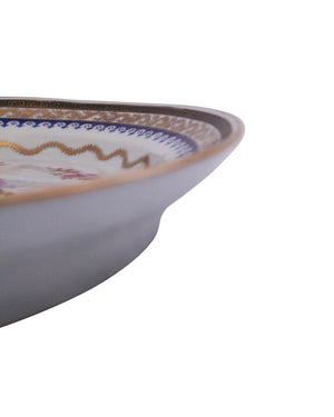 Pareja de soperas y platos de presentación de porcelana de Compañía de Indias