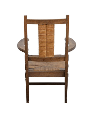 Butaca de madera con asiento y respaldo confeccionados con paja. Años 50.
