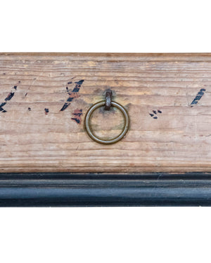 Mesa de centro ovalada patinada en negro y marrón con cajón. Suecia. Siglo XVIII