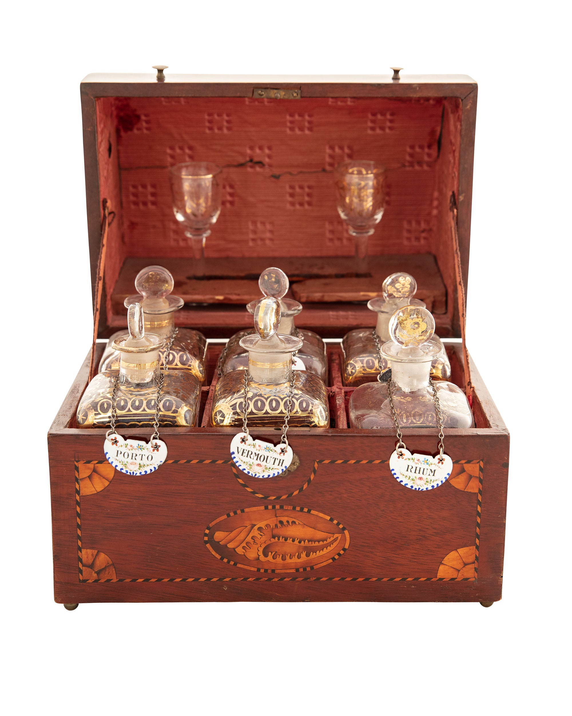 Caja de madera taraceada con seis botellas de licor y dos copas. Holanda. Siglo XVIII
