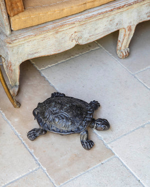 Cenicero de hierro fundido con forma de tortuga