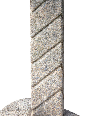 Croix en granit de Galice taillé