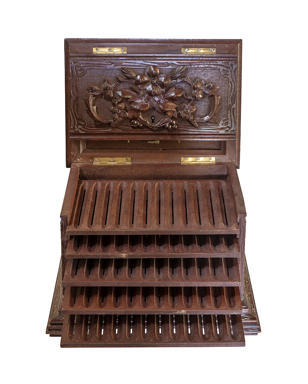 Coffret à cigars en bois taillé. Napoleon III
