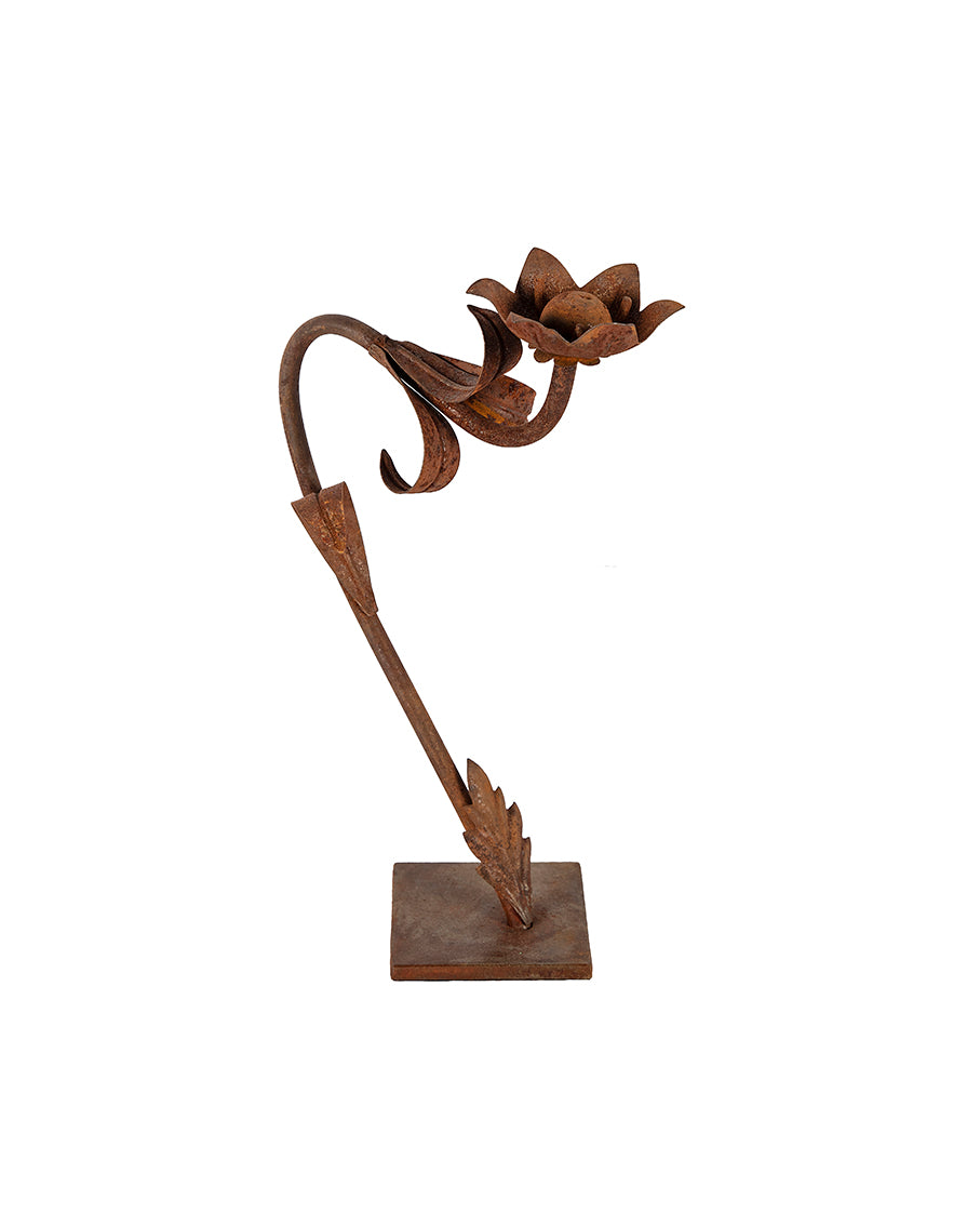 Escultura de hierro con forma de echinopsis