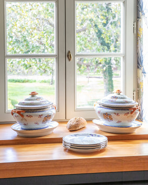 Pair of porcelain tureens and presentation plates from The Indies Company