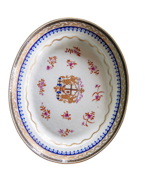 Pareja de soperas y platos de presentación de porcelana de Compañía de Indias