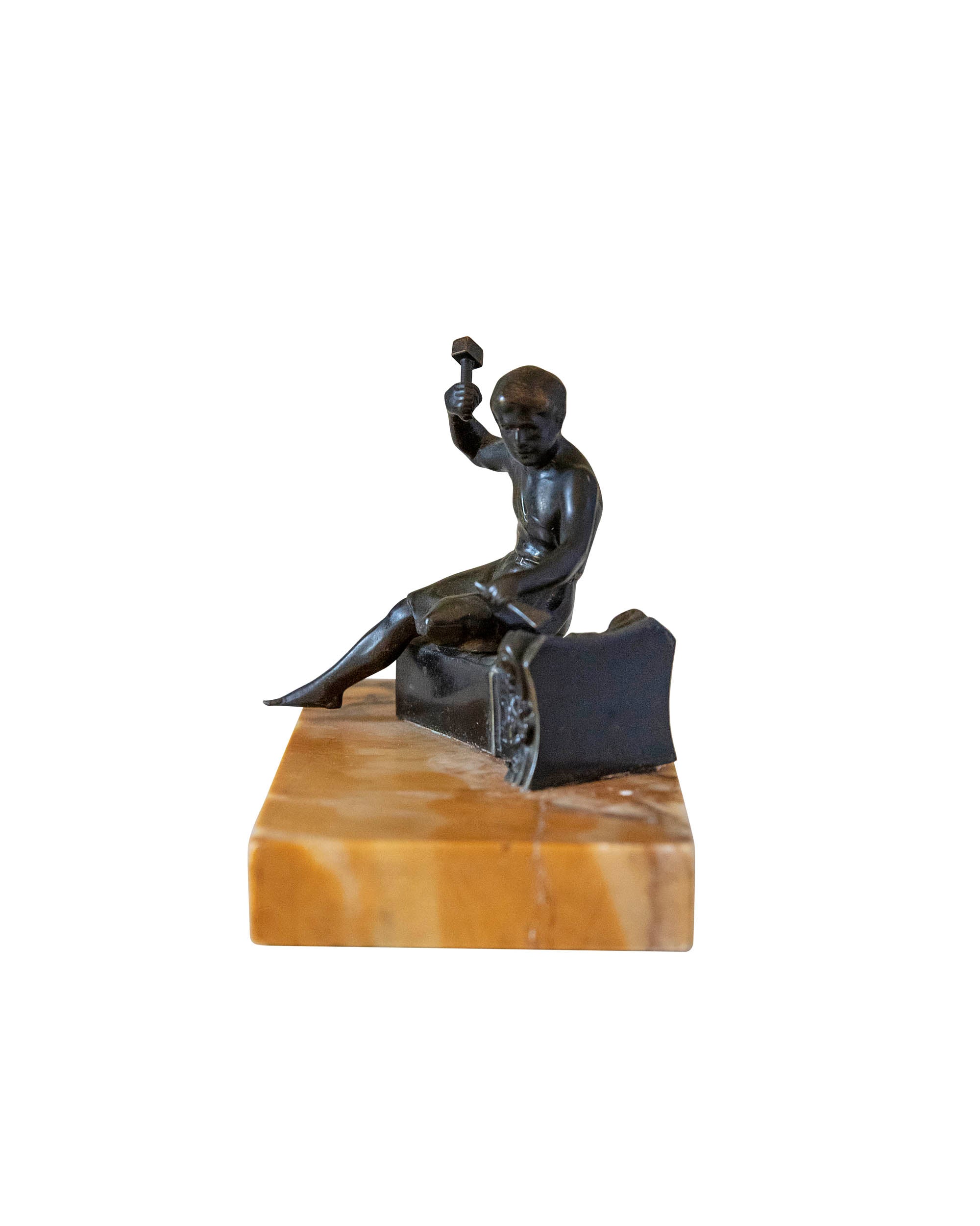 Escultor de bronce sobre base de mármol
