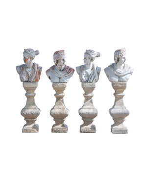 Ensemble de quatre figurines classiques