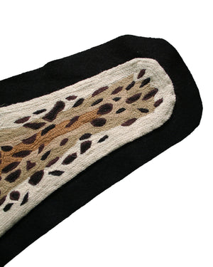 Otomán tapizado con piel de leopardo bordado en lana 100% (Caldero)