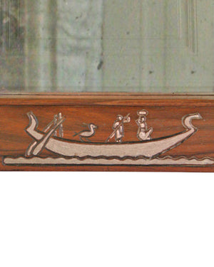 Paire de miroirs avec cadre en bois sculpté avec représentations égyptiennes (Egyptomanie)