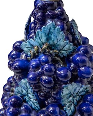 Lámpara de sobremesa en forma de copa con uvas y pámpanos en cerámica esmaltada de Manises. España. Siglo XX