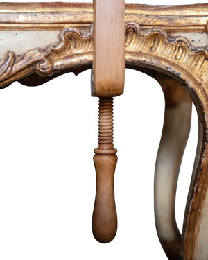 Lámpara de mesa de madera con pinza de agarre