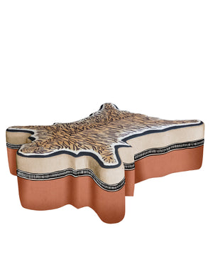 Upholstered ottoman with a leopard’s pelt embroidered in wool 100% (PapriKa)
