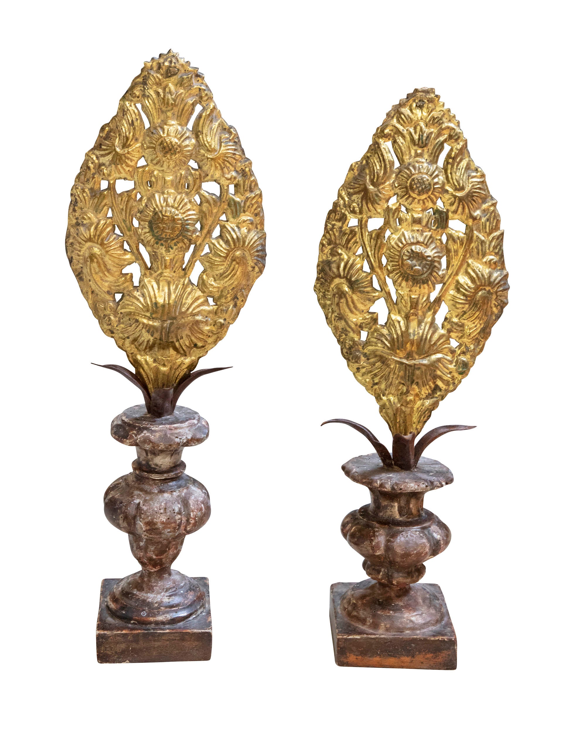 Pair of Italian votive offerings in trimmed gold plate and polychrome wood base. Late XVIIIth century
