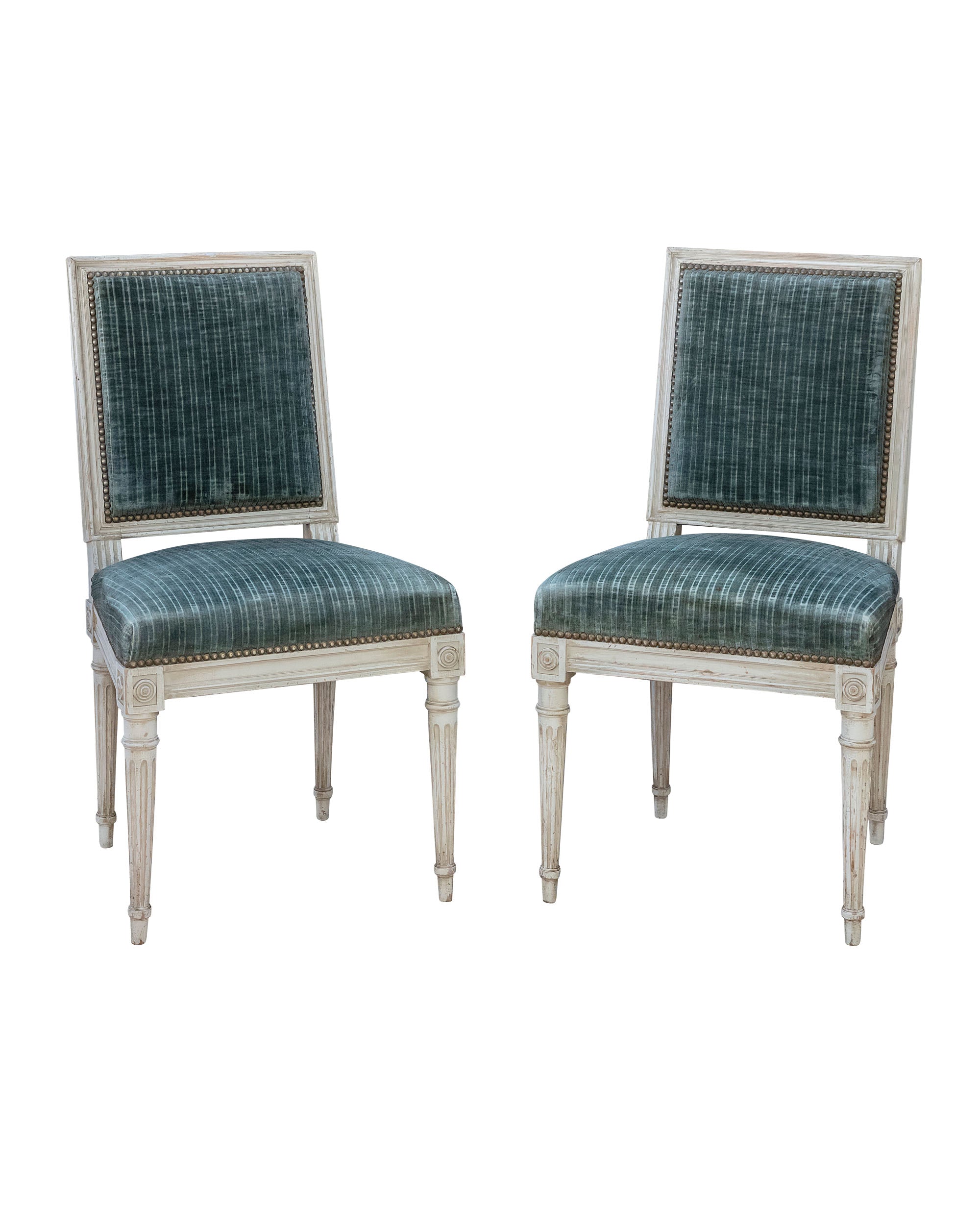 Ensemble de douze chaises en laque blanche et revêtement Rubelli original. Style Louis XVI. France.  XVIIIème Siècle