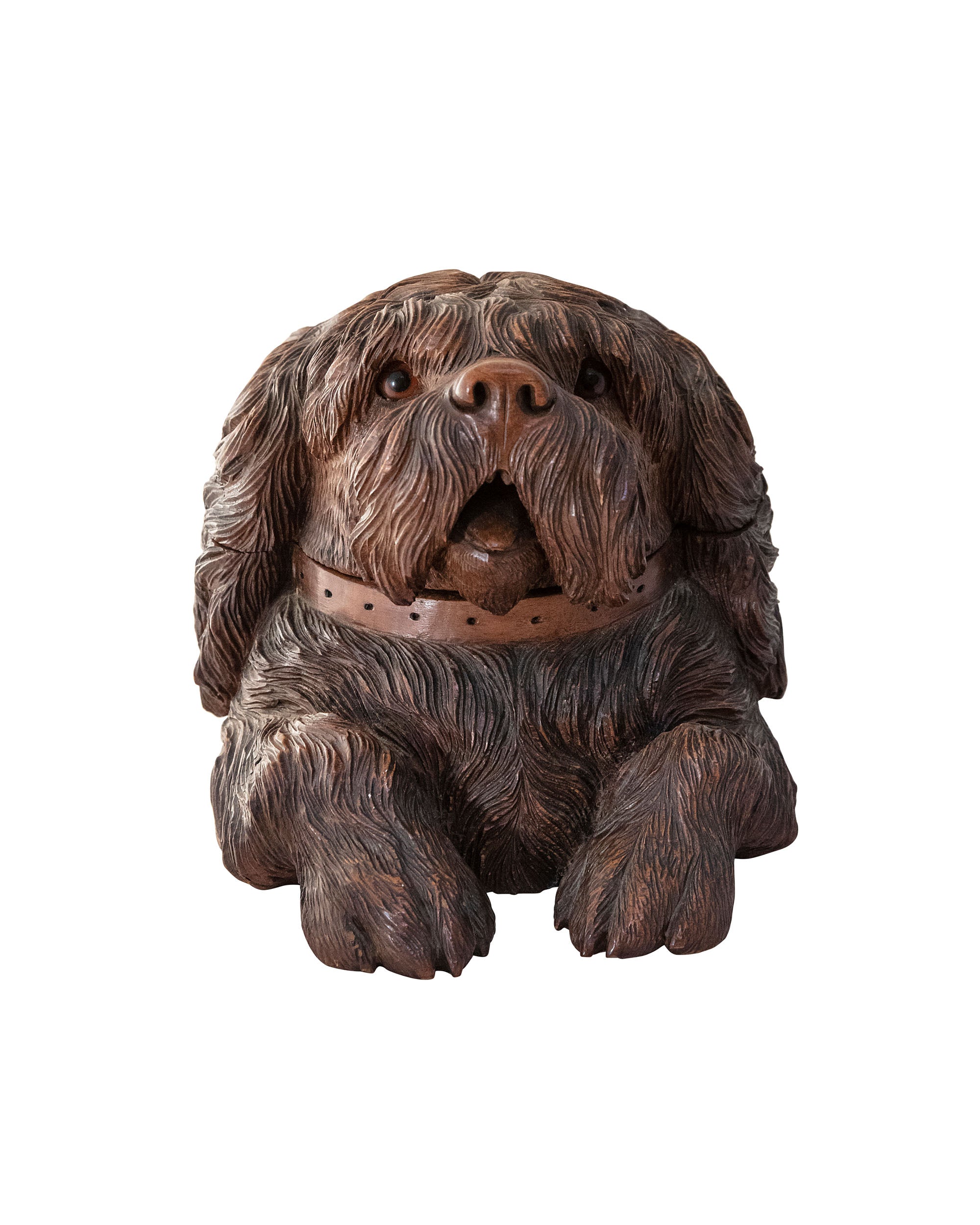Pot à tabac en bois sculpté en forme de chien. Forêt Noire. XIXème siècle