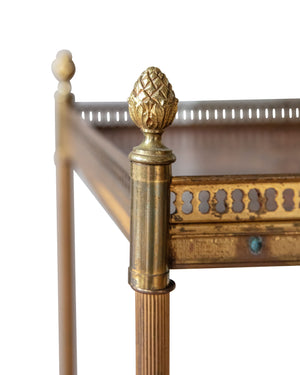 Pareja de mesas auxiliares "Maison Jansen" fabricadas en latón y cuero