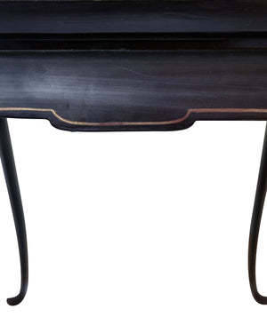 Table à café type "Cabaret" avec plateau laqué et bord doré. Fin du XIXème siècle