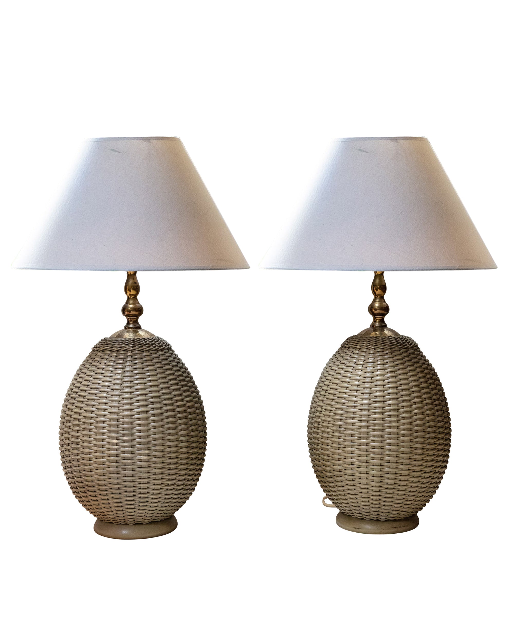 Pair of gray wicker lamps