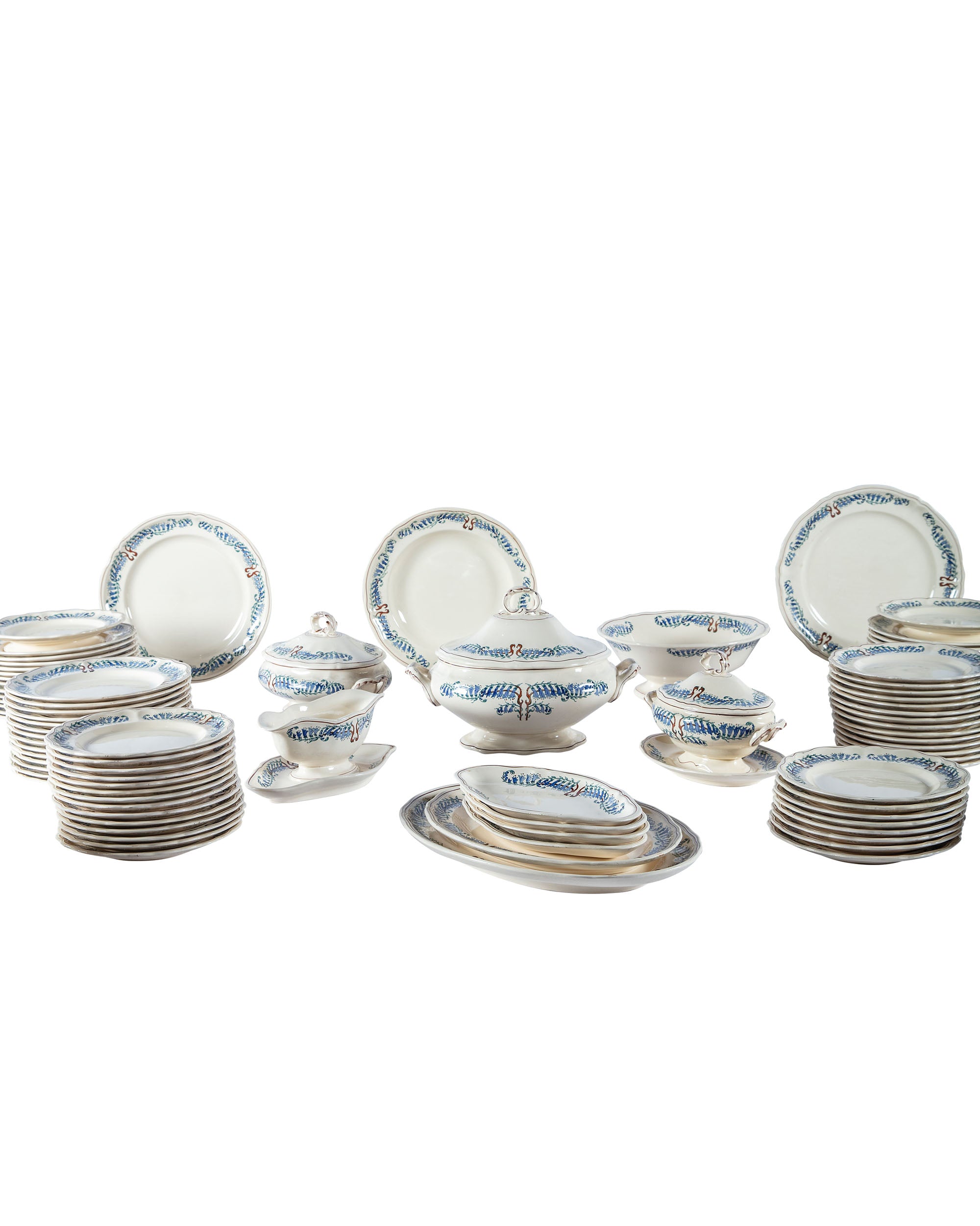 Vaisselle en porcelaine Longchamp, modèle "Fresia" (Pays du Fer). 113 pièces